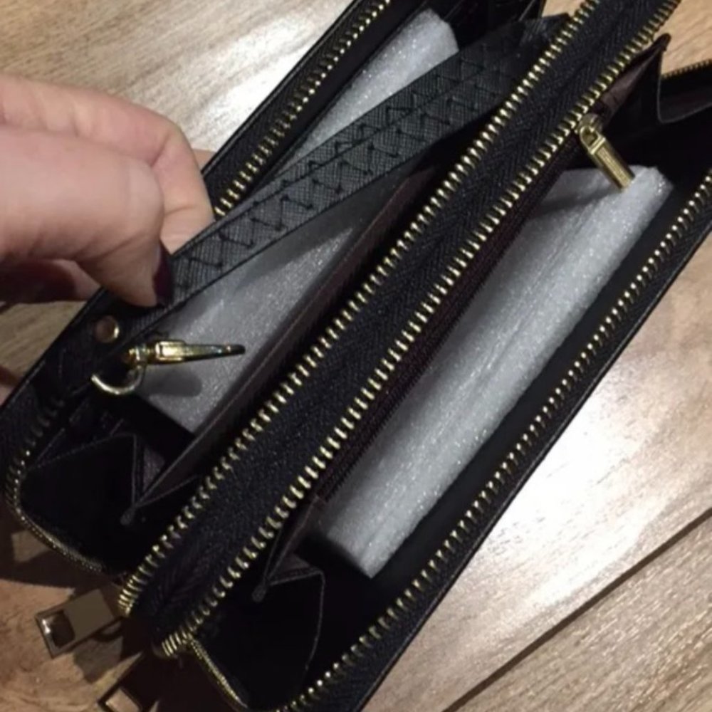 Brand new Black Wallet / Porte feuille neuf noir